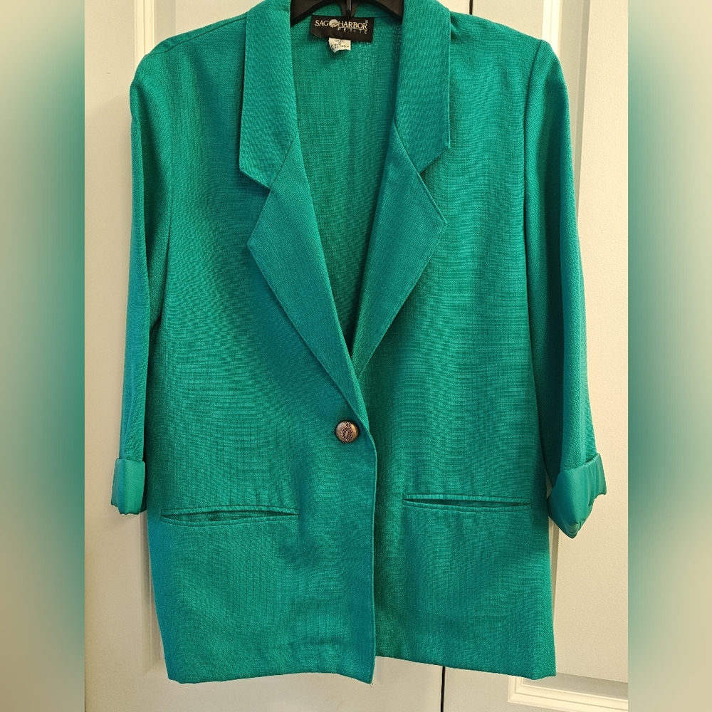 SAG HARBOR PETITE Green Blazer Structured Suit Jacket, Size 6P with pockets.